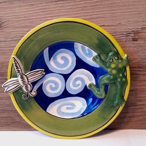 NICOLE ENGBLOM Whimsical CERAMIC FROG POND DRAGONFLY Plate 8"